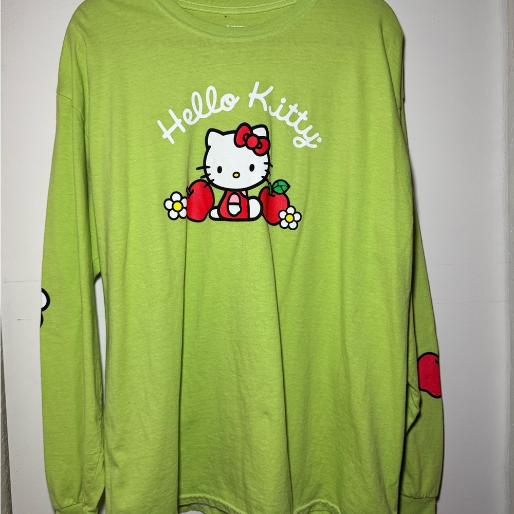 PreLoved Sanrio Long Sleeve Hello Kitty & Apples One Size Fits Like A Large FLAW - Picture 2 of 8